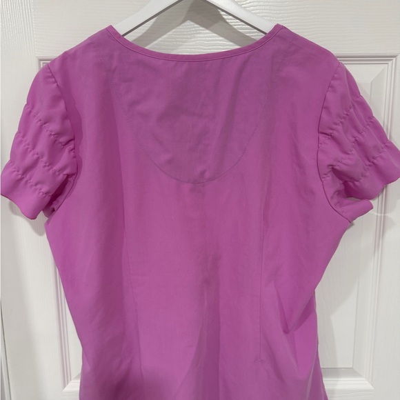 Vibrant Betsey Johnson Fuchsia Ruffle Sleeve Nursing Medical Scrub Top - Picture 5 of 5